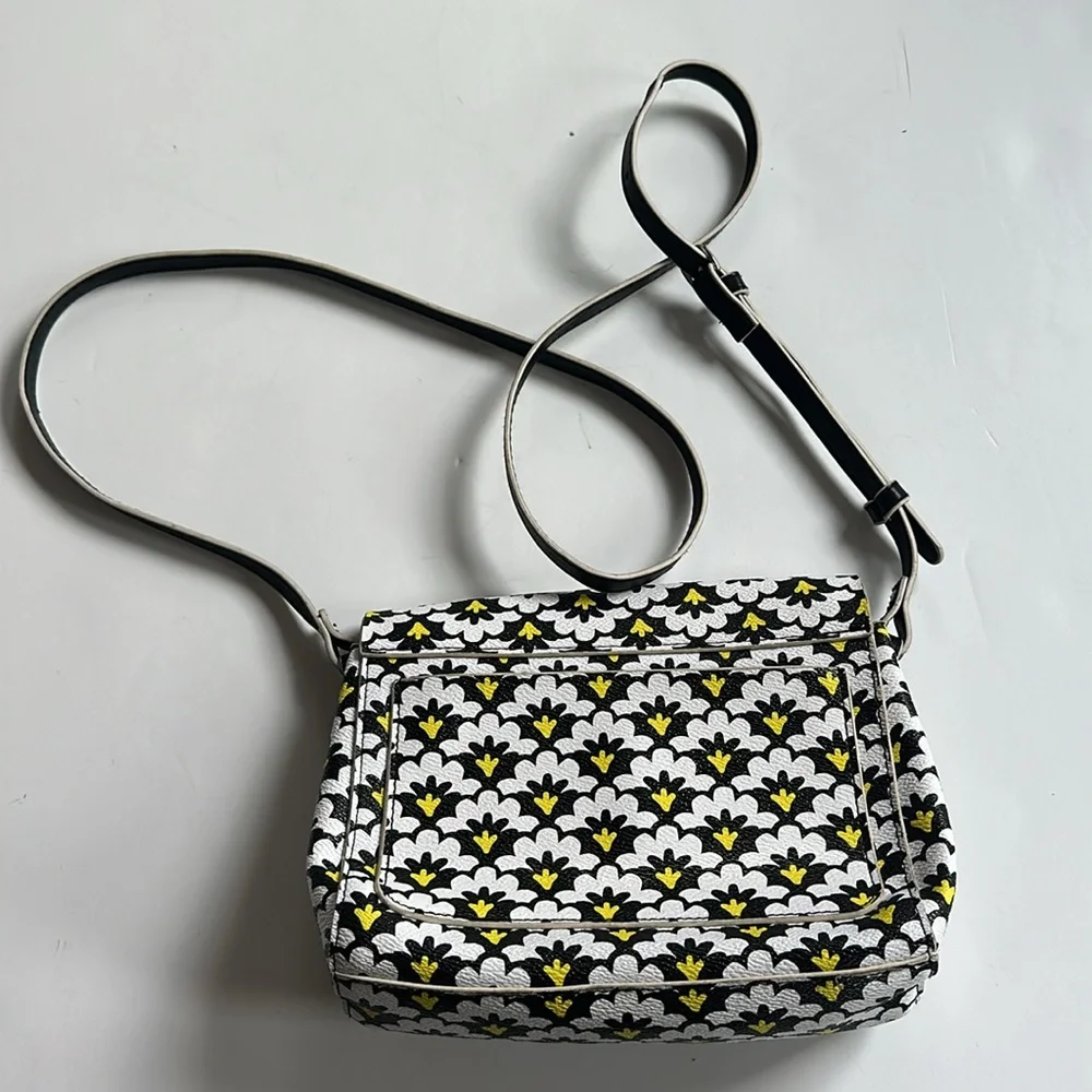 Vera Bradley Scallop Hipster crossbody bag purse Petal Paisley black yellow - Picture 7 of 11